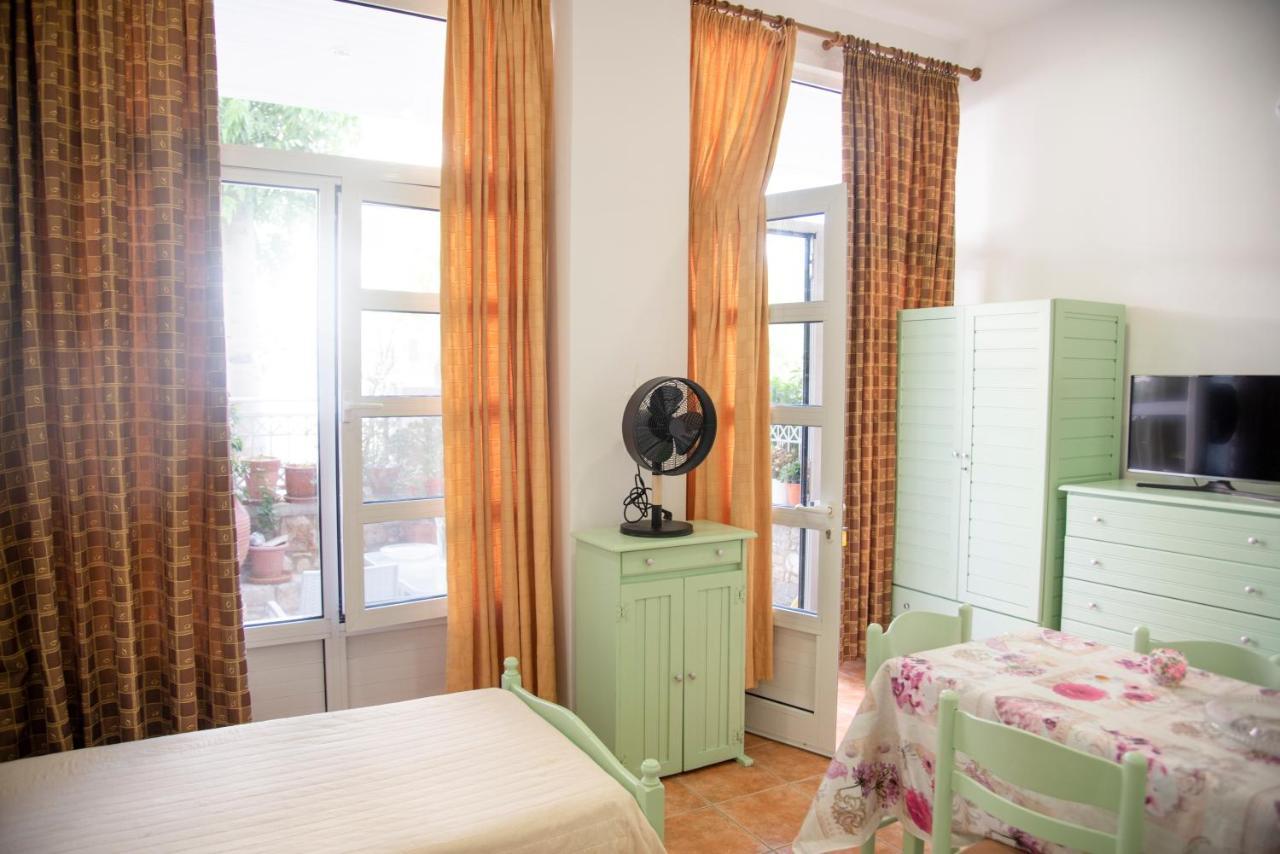Stavros Studio Apartment In Kosz Kültér fotó